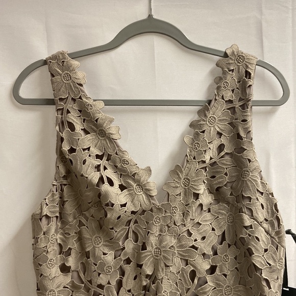 Vera Wang Floral Lace V-Neck Maxi Dress Gray Taupe Size 14 NWT - Picture 7 of 10